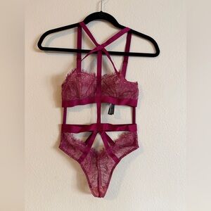 VS Elegant Lace Bodysuit in Deep Pink